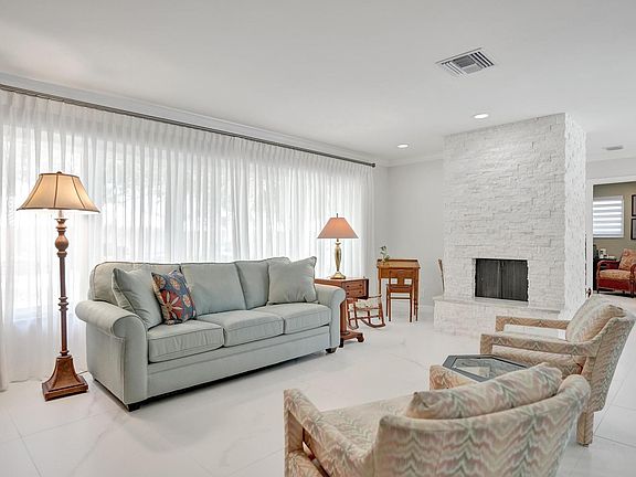 4th image of 291 SW 75th Terrace