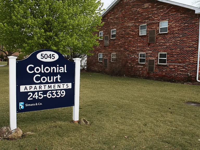 Colonial Court Apartments — Photo 12