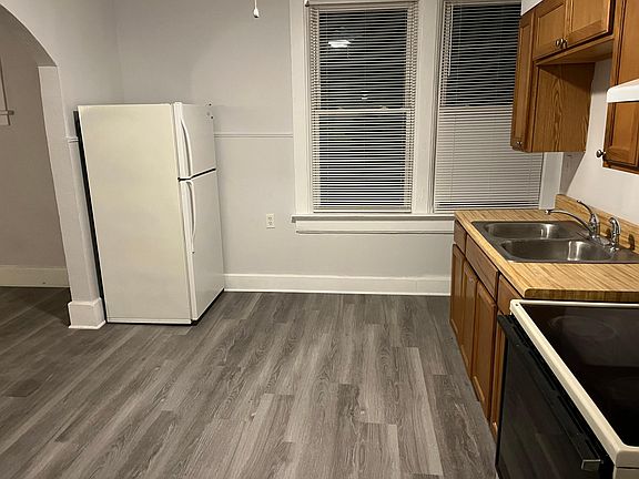 3rd image of 2519 Lewis St APT 1F