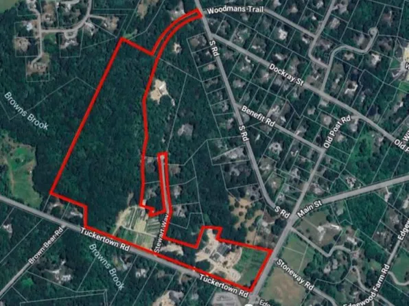 47 Tuckertown Rd, Wakefield, RI 02879