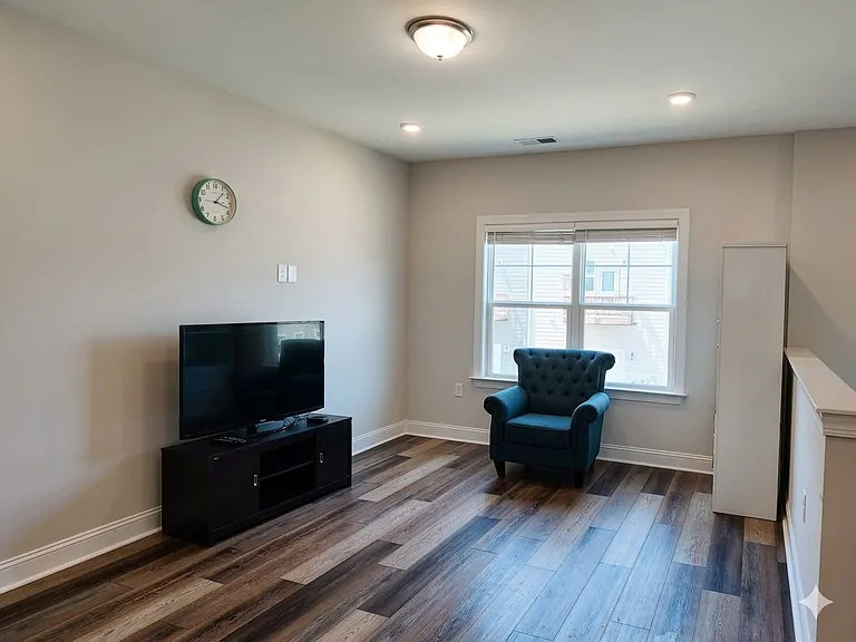 785 Cormiche Ln — Photo 3