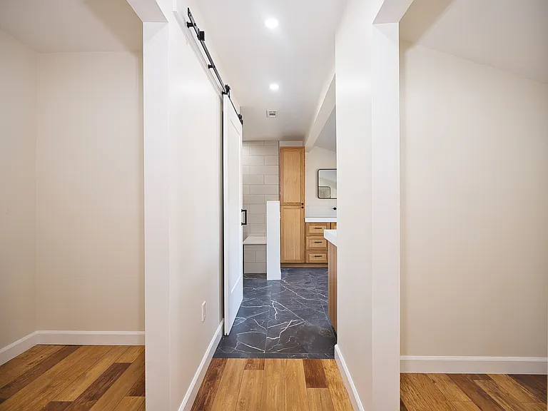 23220 Sylvan St — Photo 5