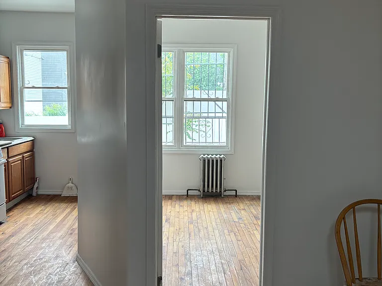 1068 Castleton Ave — Photo 2
