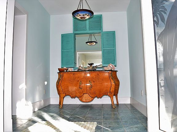 5th image of 1820 E Barefoot Pl