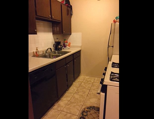 2nd image of 1888 Somerset Dr