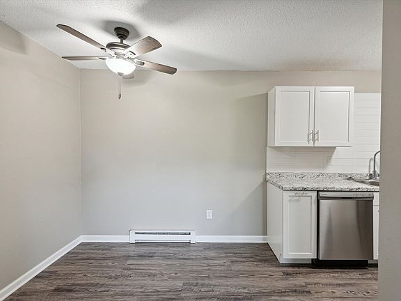 3rd image of 4101 Harvest Ln APT 11