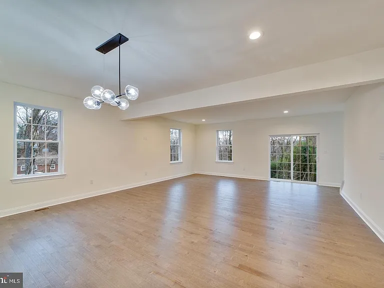 274 Oak Ave — Photo 14