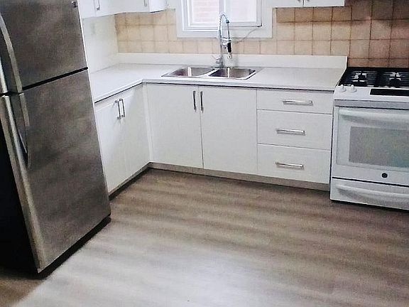5th image of 237 Pickering St