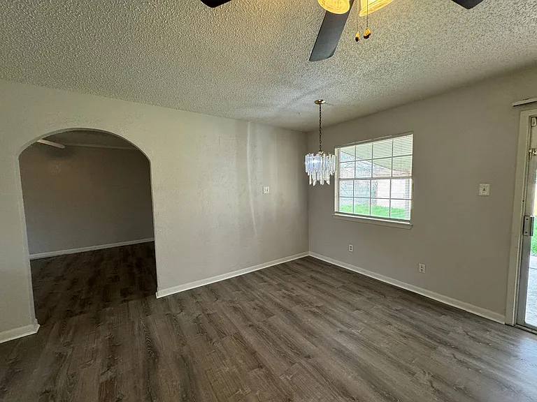 1402 Hammond Dr — Photo 13