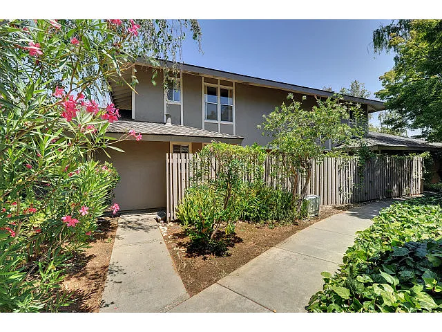 21084 Red Fir Ct photo 1