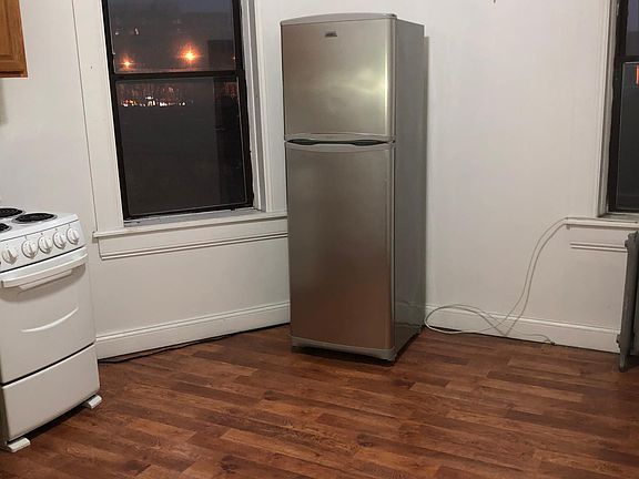 4th image of 63 Sip Ave
