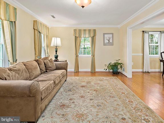 5th image of 4013 Elizabeth Ln