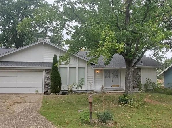 30 Picardy Dr, Lake Saint Louis, MO 63367