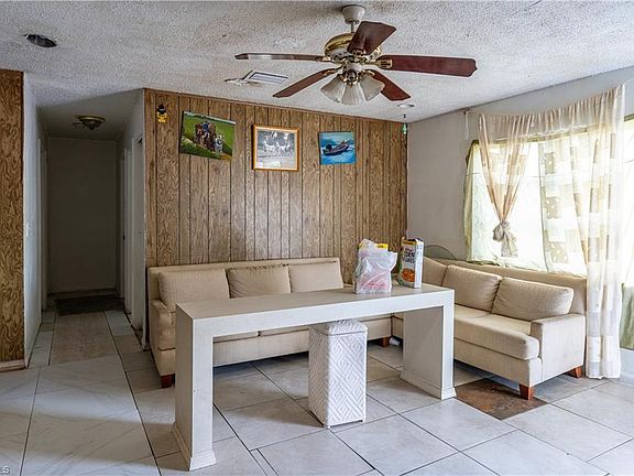 2nd image of 250 NW 20TH CT
