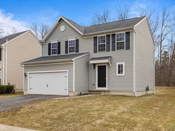 6083 Woodford Dr, Lake View, NY 14085