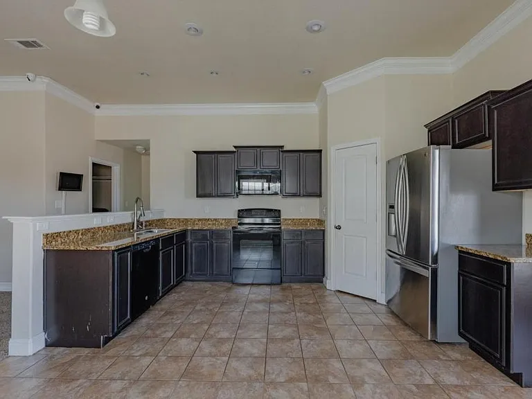 711 Candlestick Dr — Photo 3