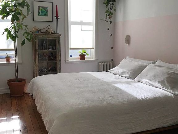 2nd image of 604 Humboldt St APT 1