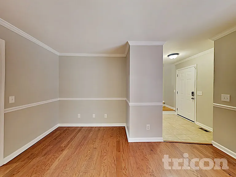229 Montclaire Cir — Photo 4
