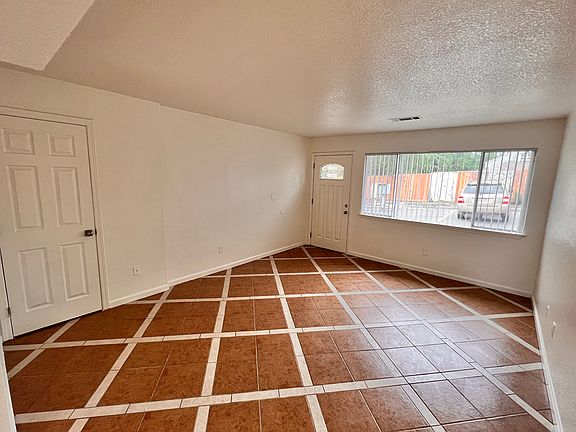 4th image of 5030 Walnut Ave #9