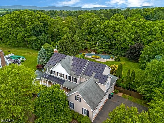 4th image of 40 Southgate Dr