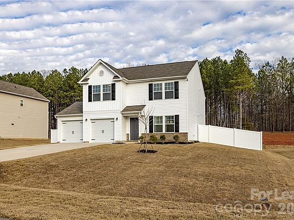 4th image of 824 Yorkshire Dr