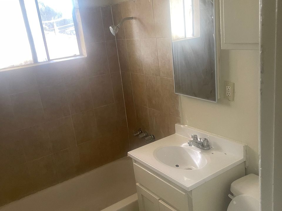 2nd image of 1267 N G St #1