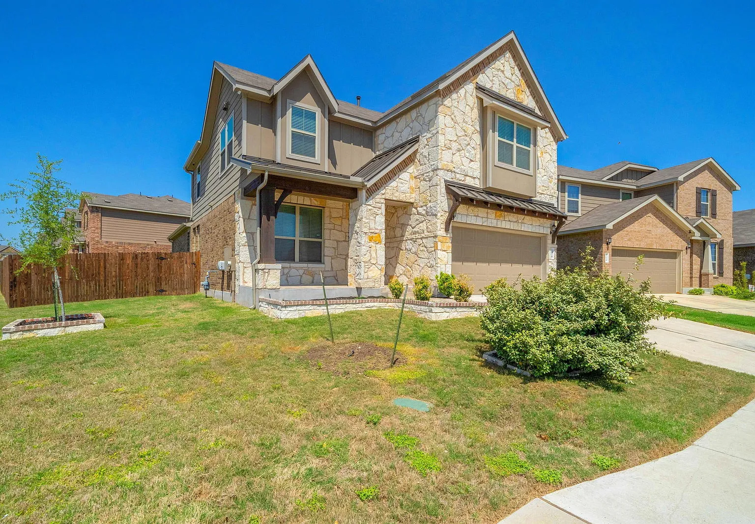 5 bed, 3.0 bath, 2752 sqft, $2,595 — Photo 2