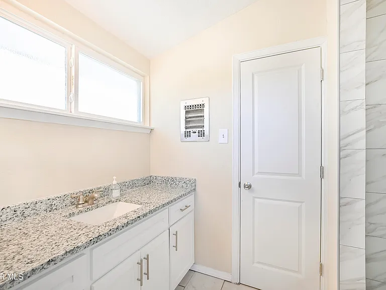 368 Chermont Ct — Photo 16
