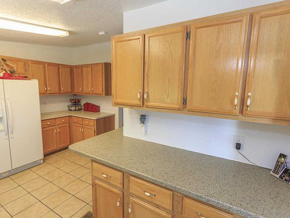 3rd image of 6811 Drinen Ln
