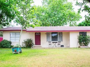 711 S Getty St, Uvalde, TX 78801