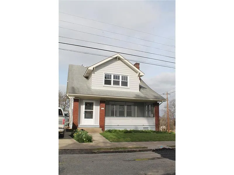 685 N Franklin St photo 1