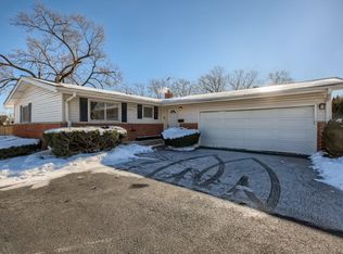 1207 N Wheeling Rd, Mount Prospect, IL 60056