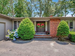 106 Summit Dr, Cranston, RI 02920