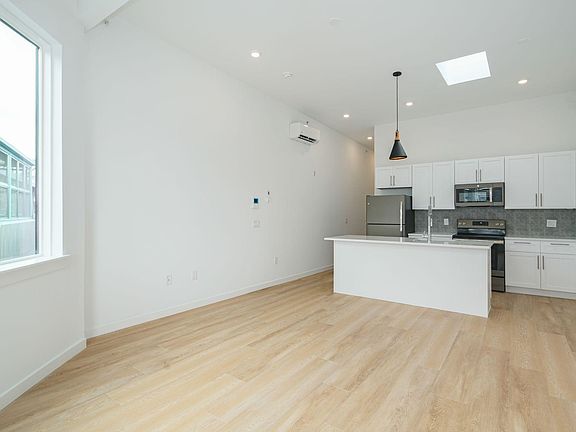 3rd image of 2814 Kensington Ave #2F