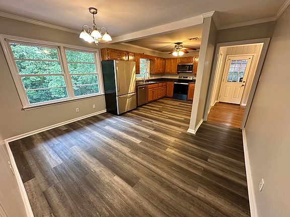 3rd image of 3619 Willow Lane Dr