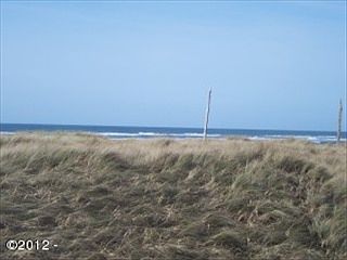 3rd image of 906 NW Oceania Dr