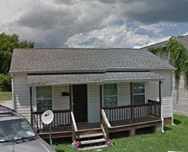 1st image of 605 St Matthew St