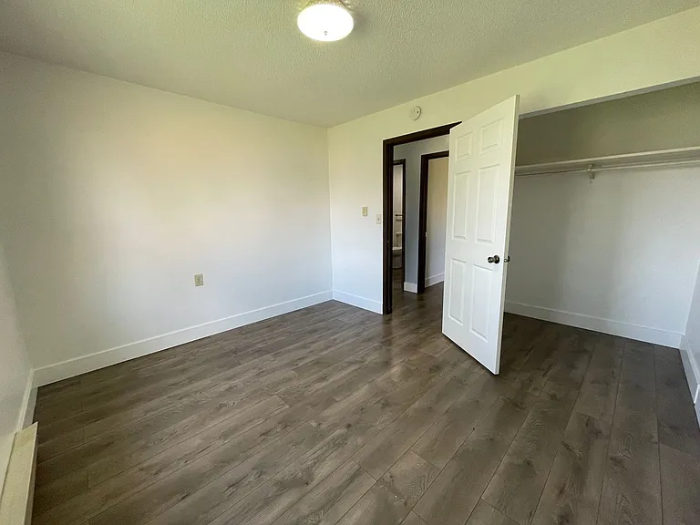 505 Barclay St — Photo 8