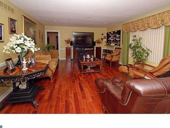 2nd image of 9 Remington Cir
