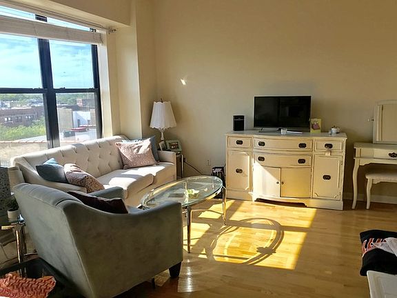 4th image of 1122 W Catalpa Ave APT 511