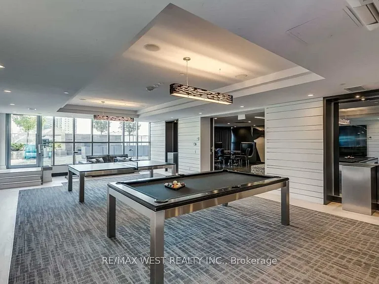 9471 Yonge St #630 — Photo 22