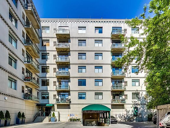 3rd image of 680 N Green St APT 303