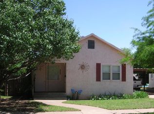 425 W Lynn St, Slaton, TX 79364