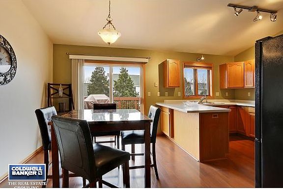 Dining area w/patio door