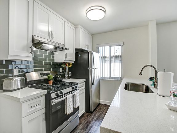 2nd image of 14849 Vanowen St #2169380