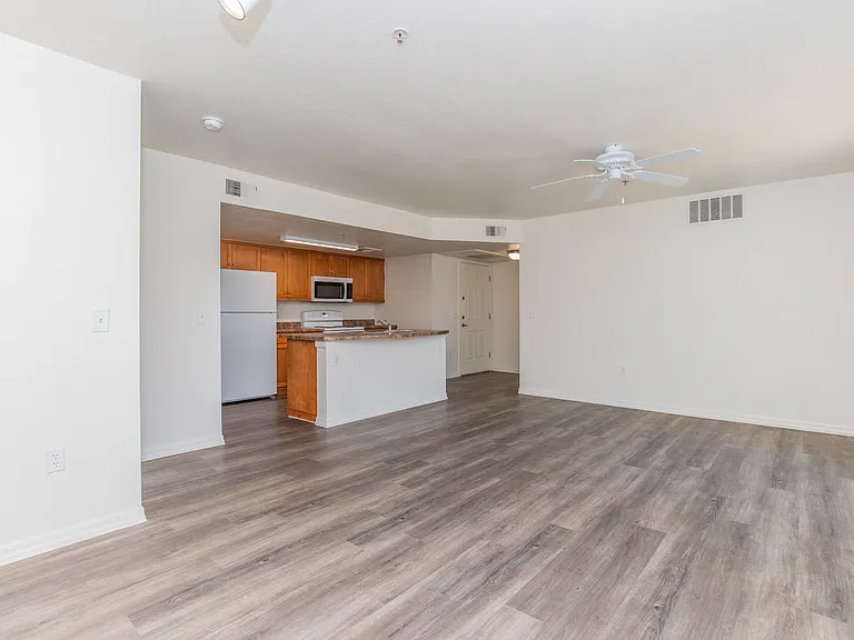 Indigo Pointe Apartments — Photo 43
