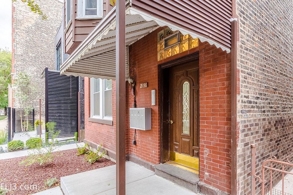 1st image of 2631 W Superior St APT 01