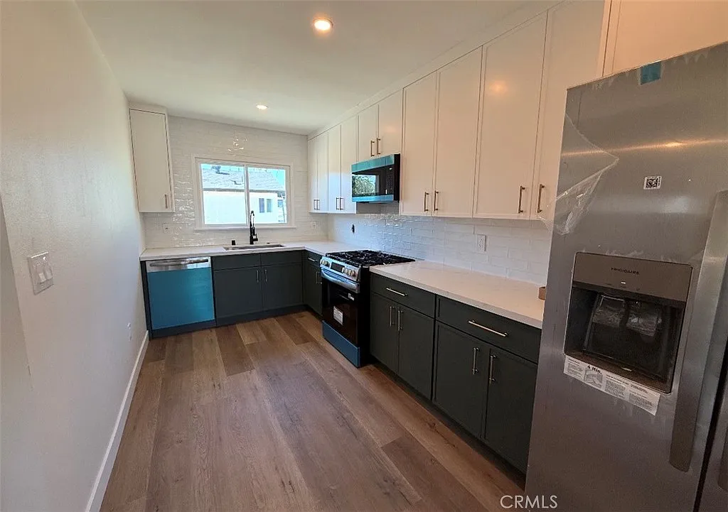 3 bed, 1350 sqft, $3,950 — Photo 2