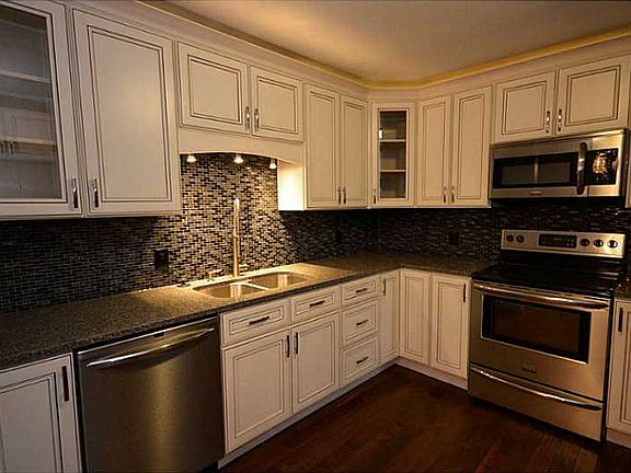 2nd image of 205 E Ohio St