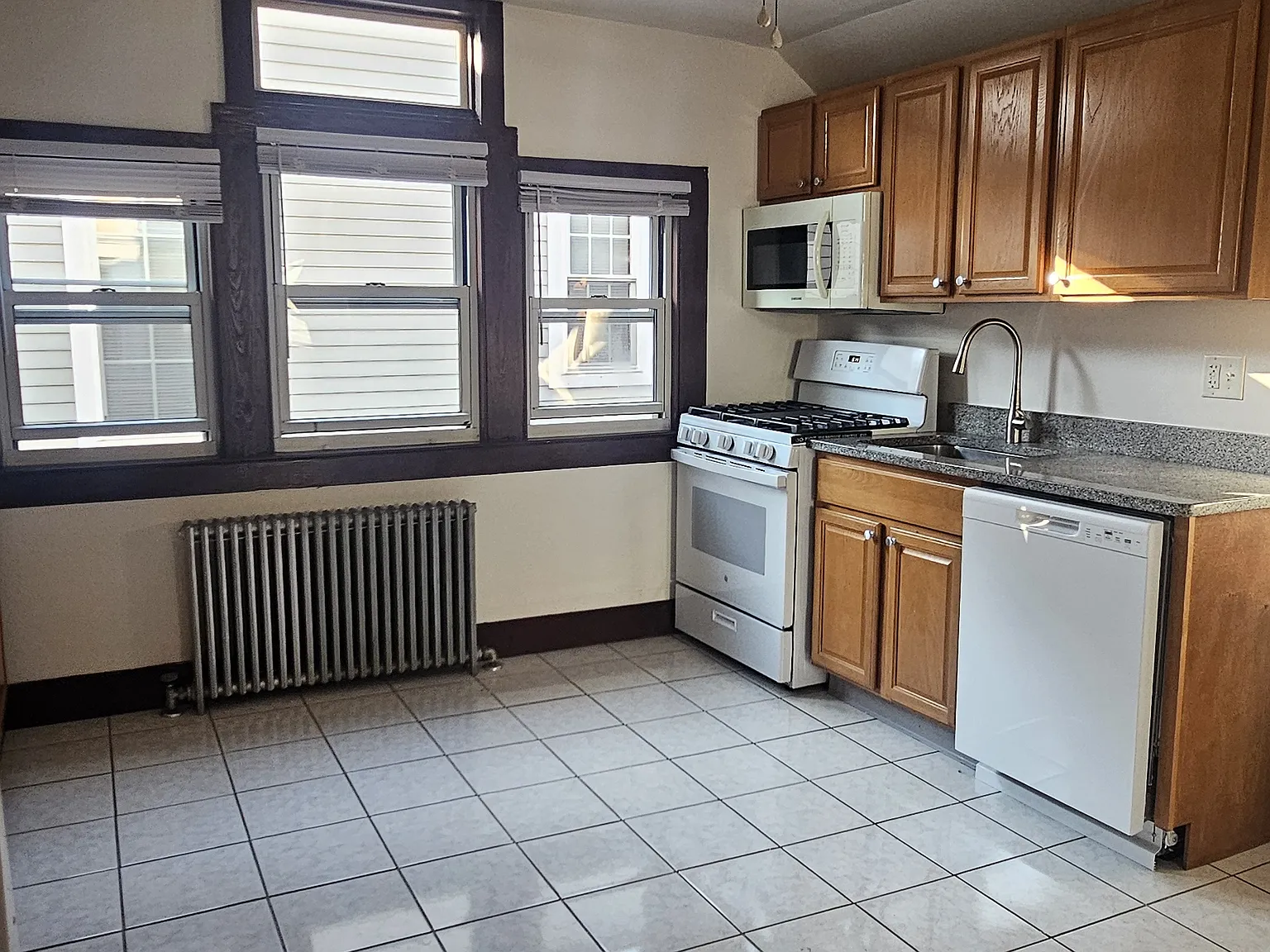 2 bed, $2,050 — Photo 3